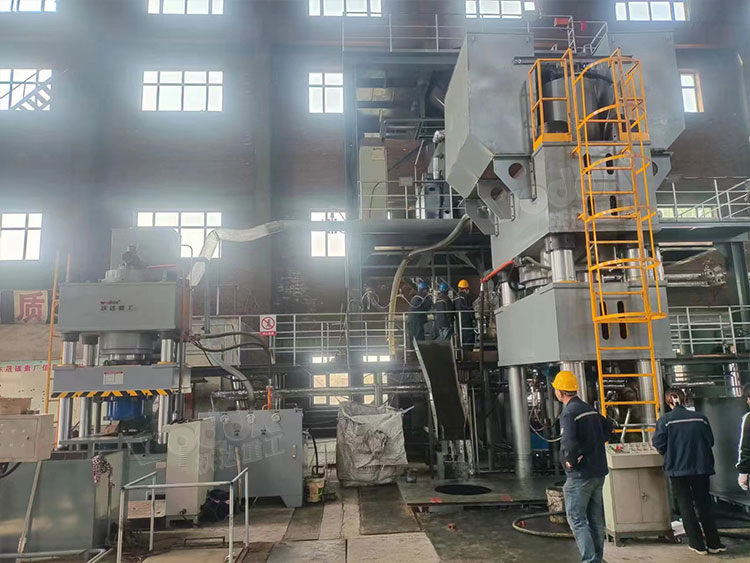 石墨坩堝液壓機客戶車間現(xiàn)場 石墨坩堝液壓機客戶車間現(xiàn)場