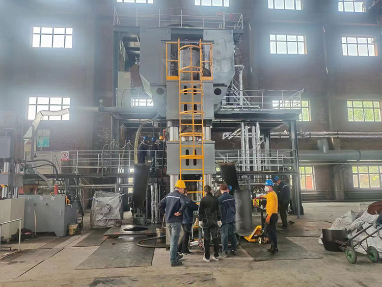 雙工位2000噸石墨坩堝液壓機試機完成 雙工位2000噸石墨坩堝液壓機試機完成