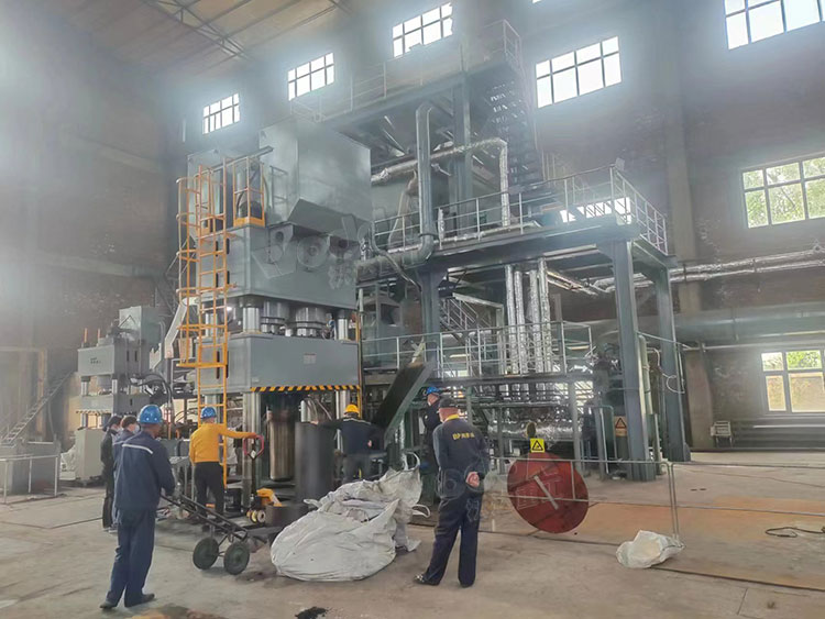 2000噸坩堝液壓機試機生產(chǎn) 2000噸坩堝液壓機試機生產(chǎn)