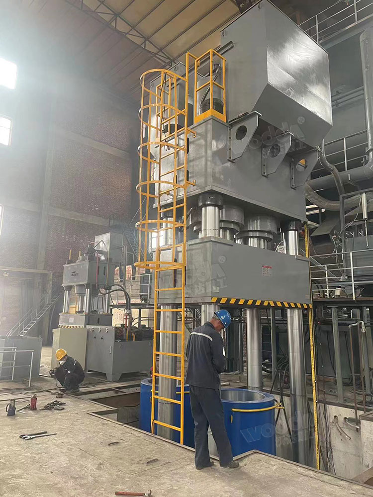 2000噸石墨坩堝成型液壓機安裝調(diào)試.jpg 2000噸石墨坩堝成型液壓機安裝調(diào)試.jpg