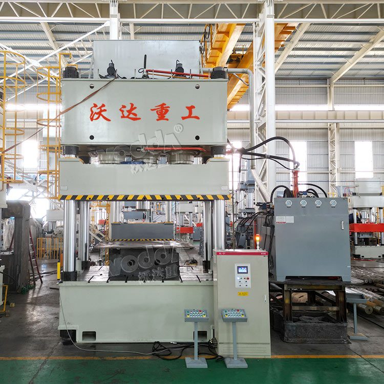 1500噸SMC模壓成型四柱液壓機(jī) 1500噸SMC模壓成型四柱液壓機(jī)