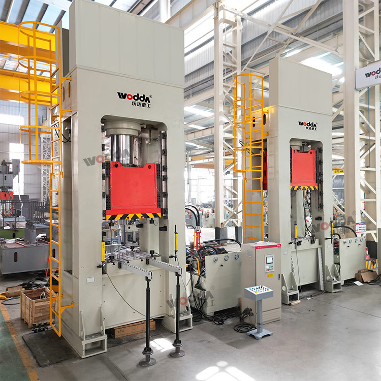 框架式液壓機(jī)(圖1) 框架式液壓機(jī)(圖1)