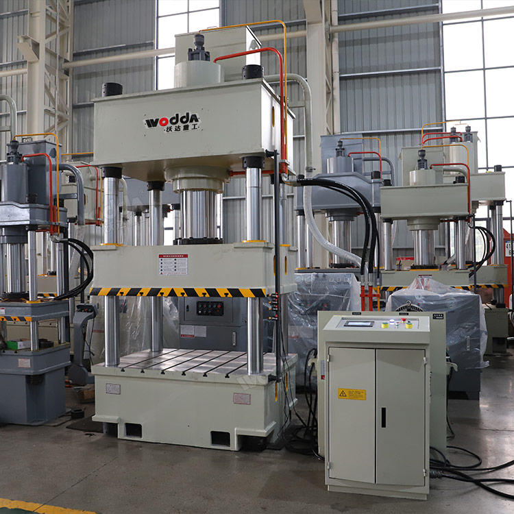 315噸三梁四柱液壓機(jī)車(chē)間實(shí)物 315噸三梁四柱液壓機(jī)車(chē)間實(shí)物