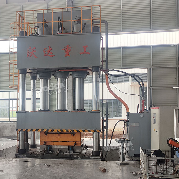 1500噸四柱液壓機(jī)模壓SMC導(dǎo)流罩 1500噸四柱液壓機(jī)模壓SMC導(dǎo)流罩