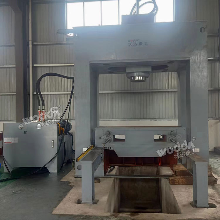 500噸龍門液壓機(jī)客戶現(xiàn)場 500噸龍門液壓機(jī)客戶現(xiàn)場