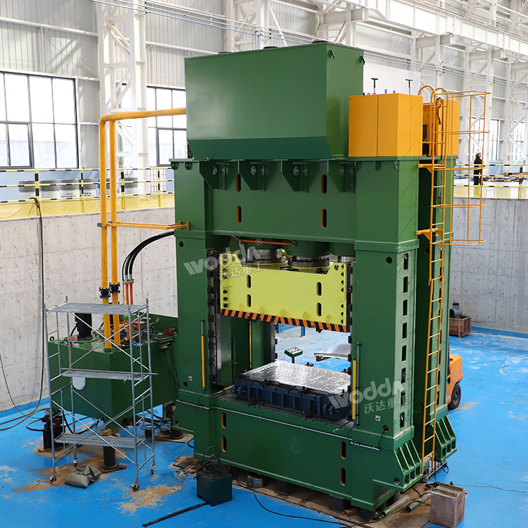 3000噸框架式液壓機(jī)車間調(diào)試 3000噸框架式液壓機(jī)車間調(diào)試